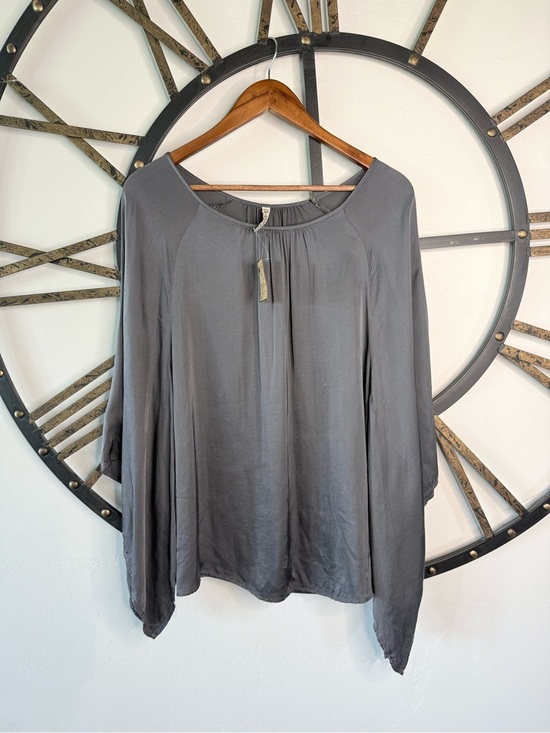 XCVI Tops - XCVI Gray Scoop-Neck flutter-Sleeve oversized flowy blouse